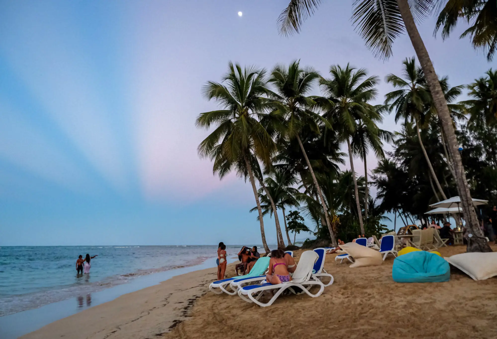 Playa Las Ballenas beach loungers and ocean view