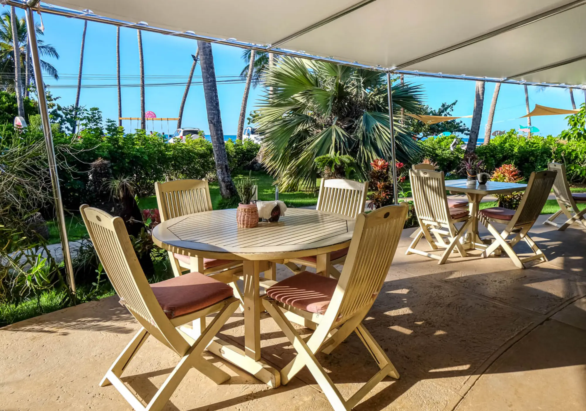 El Loro restaurant exterior and beachfront terrace