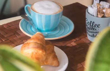 Café dominicano y jugos tropicales