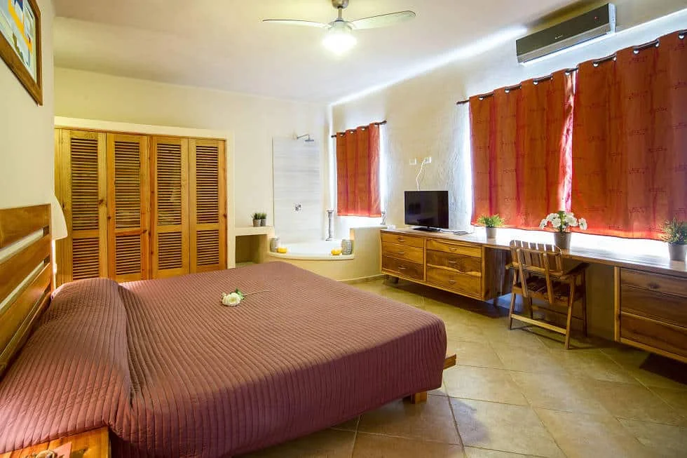 Honeymoon Suite